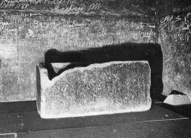 The ‘sarcophagus’ found within the Great Pyramid of Giza, in the King’s Chamber. (Public Domain)