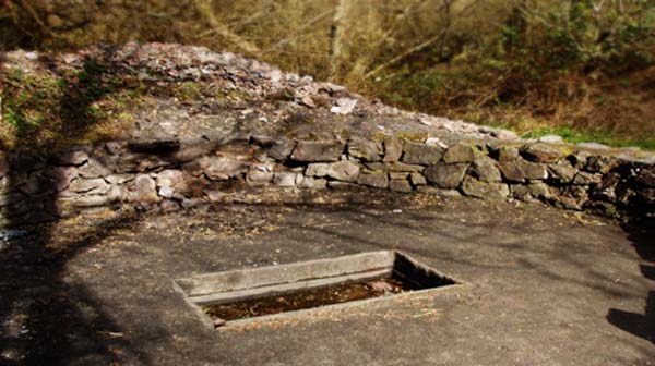 David Hawgood / "Fulacht Fiadh" pit. (Irish National Heritage Park / CC BY-SA 2.0)