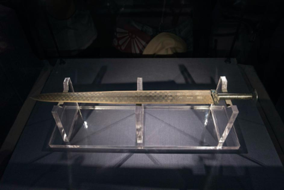 The Sword of Goujian on display. (Siyuwj/CC BY SA 4.0)