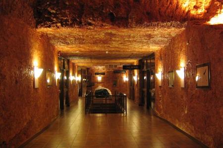 Inside Coober Pedy, South Australia. (Phil Whitehouse/CC BY 2.0) 