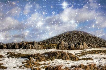 Loughcrew Megalithic Tomb complex (CC BY SA 4.0), A star-forming region in the Large Magellanic Cloud. (CC BY 3.0)/Deriv